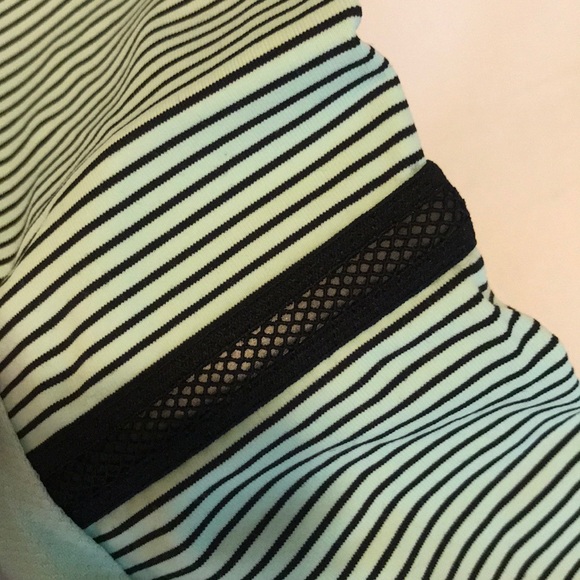 LULULEMON TOP. Size 4. Like New! - Picture 4 of 8